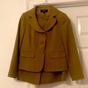 Jones Wear Two Piece Brown Suit